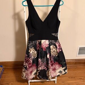Xscape deep v-neck skater dress  black with floral full skirt - size 8